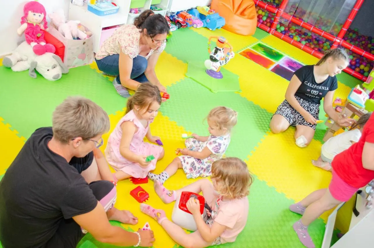 Honey Hotel Family Resort Hajduszoboszlo 3*,  Hungary
